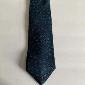 WOW!   100% Silk Shamrock Tie.  Show Your Irish!